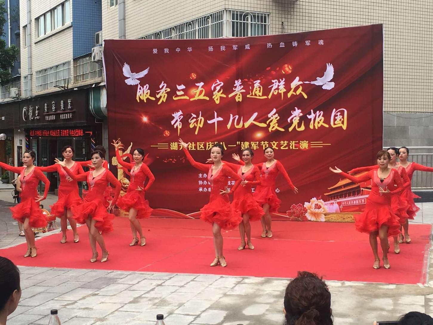 德云社李鹤彪发文,晒郭德纲生日面,彪哥不做饭,郭德纲都没得吃